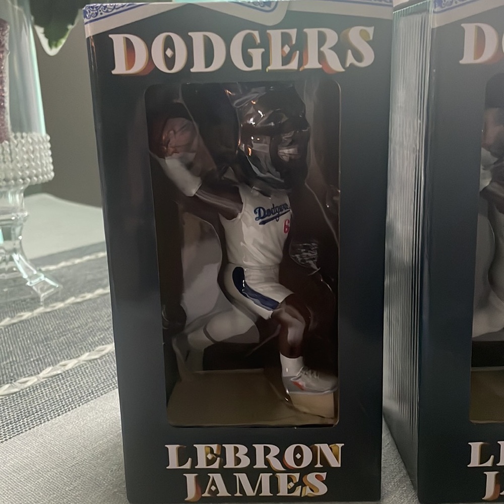 NIB Lebron James Dodger Stadium bobble head 🎁